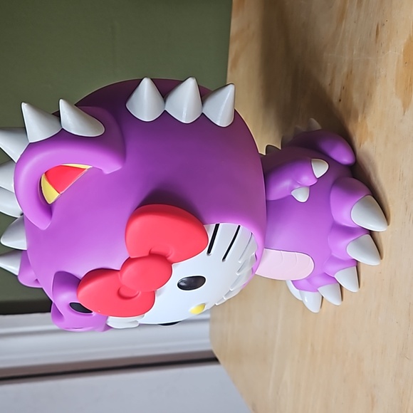 HELLO KITTY KAIJU FIGURAL BANK - Picture 3 of 9